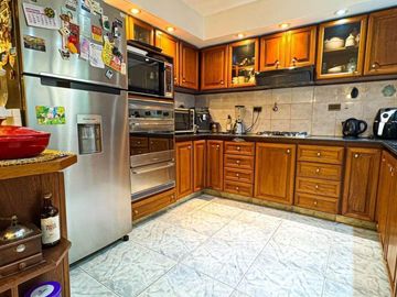 Casa en venta - 4 Dormitorios 3 Baños - 551Mts2 - Villa Lugano