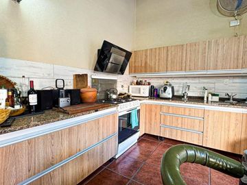 Casa en venta - 4 Dormitorios 3 Baños - 551Mts2 - Villa Lugano