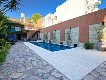 Casa en venta - 4 Dormitorios 3 Baños - 551Mts2 - Villa Lugano