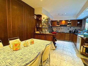 Casa en venta - 4 Dormitorios 3 Baños - 551Mts2 - Villa Lugano