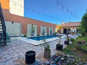 Casa en venta - 4 Dormitorios 3 Baños - 551Mts2 - Villa Lugano