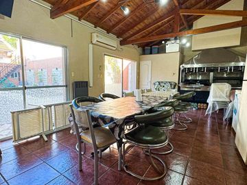 Casa en venta - 4 Dormitorios 3 Baños - 551Mts2 - Villa Lugano