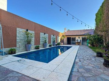 Casa en venta - 4 Dormitorios 3 Baños - 551Mts2 - Villa Lugano