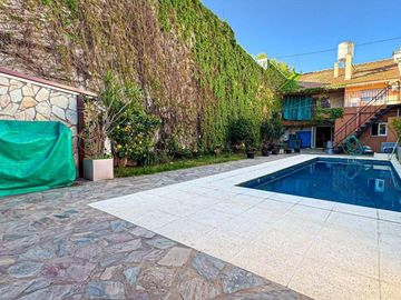 Casa en venta - 4 Dormitorios 3 Baños - 551Mts2 - Villa Lugano