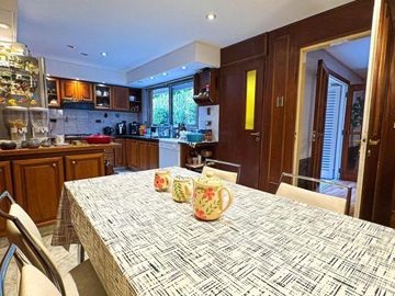 Casa en venta - 4 Dormitorios 3 Baños - 551Mts2 - Villa Lugano