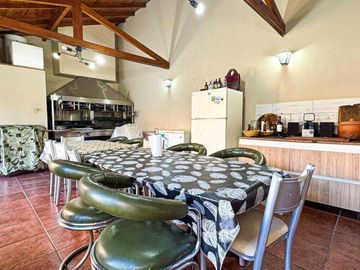 Casa en venta - 4 Dormitorios 3 Baños - 551Mts2 - Villa Lugano