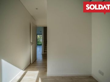 Venta departamento 4 ambientes con dep. Aqua Golf, Nordelta, vista lago, jardín propio Oportunidad.