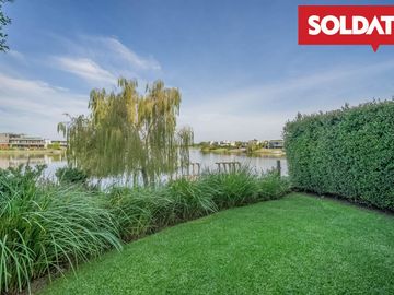 Venta departamento 4 ambientes con dep. Aqua Golf, Nordelta, vista lago, jardín propio Oportunidad.
