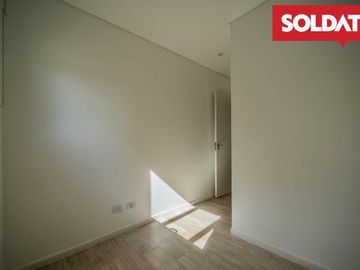 Venta departamento 4 ambientes con dep. Aqua Golf, Nordelta, vista lago, jardín propio Oportunidad.