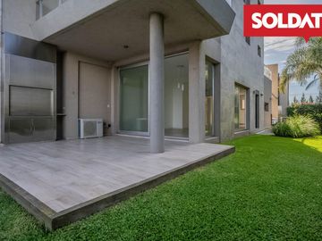 Venta departamento 4 ambientes con dep. Aqua Golf, Nordelta, vista lago, jardín propio Oportunidad.