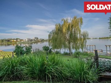 Venta departamento 4 ambientes con dep. Aqua Golf, Nordelta, vista lago, jardín propio Oportunidad.