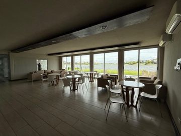 Venta departamento 4 ambientes con dep. Aqua Golf, Nordelta, vista lago, jardín propio Oportunidad.