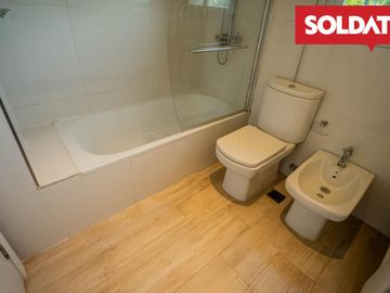 Venta departamento 4 ambientes con dep. Aqua Golf, Nordelta, vista lago, jardín propio Oportunidad.