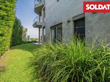 Venta departamento 4 ambientes con dep. Aqua Golf, Nordelta, vista lago, jardín propio Oportunidad.