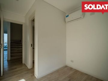 Venta departamento 4 ambientes con dep. Aqua Golf, Nordelta, vista lago, jardín propio Oportunidad.