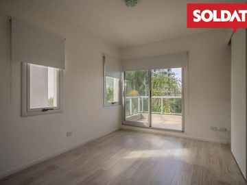 Venta departamento 4 ambientes con dep. Aqua Golf, Nordelta, vista lago, jardín propio Oportunidad.