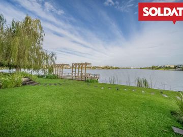 Venta departamento 4 ambientes con dep. Aqua Golf, Nordelta, vista lago, jardín propio Oportunidad.