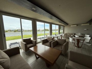 Venta departamento 4 ambientes con dep. Aqua Golf, Nordelta, vista lago, jardín propio Oportunidad.