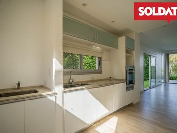 Venta departamento 4 ambientes con dep. Aqua Golf, Nordelta, vista lago, jardín propio Oportunidad.