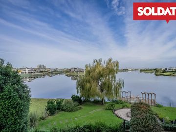 Venta departamento 4 ambientes con dep. Aqua Golf, Nordelta, vista lago, jardín propio Oportunidad.