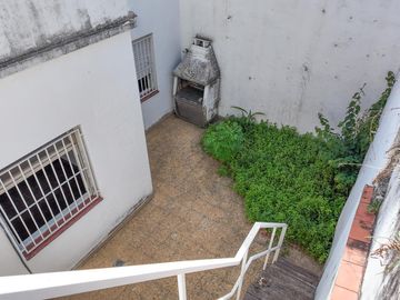 PH EN VENTA - Villa Urquiza con Patio-Parrilla-Terraza