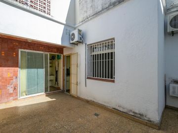 PH EN VENTA - Villa Urquiza con Patio-Parrilla-Terraza