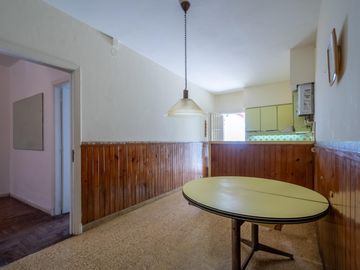 PH EN VENTA - Villa Urquiza con Patio-Parrilla-Terraza