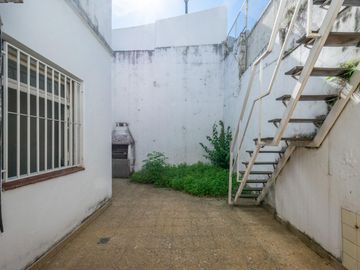 PH EN VENTA - Villa Urquiza con Patio-Parrilla-Terraza