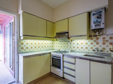 PH EN VENTA - Villa Urquiza con Patio-Parrilla-Terraza