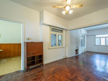 PH EN VENTA - Villa Urquiza con Patio-Parrilla-Terraza