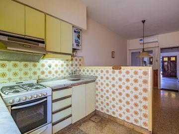 PH EN VENTA - Villa Urquiza con Patio-Parrilla-Terraza