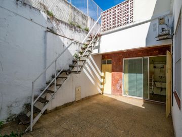 PH EN VENTA - Villa Urquiza con Patio-Parrilla-Terraza