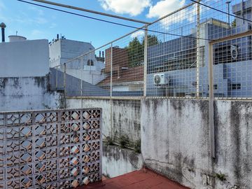 PH EN VENTA - Villa Urquiza con Patio-Parrilla-Terraza