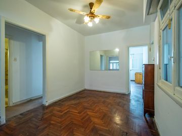 PH EN VENTA - Villa Urquiza con Patio-Parrilla-Terraza