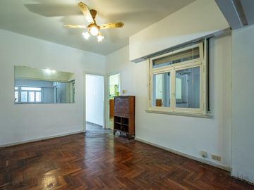 PH EN VENTA - Villa Urquiza con Patio-Parrilla-Terraza