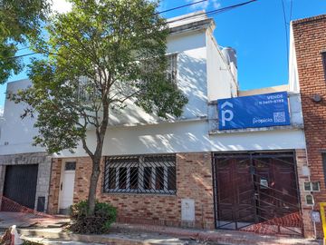 PH EN VENTA - Villa Urquiza con Patio-Parrilla-Terraza