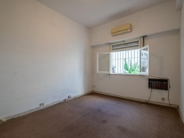 PH EN VENTA - Villa Urquiza con Patio-Parrilla-Terraza