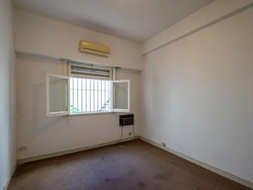 PH EN VENTA - Villa Urquiza con Patio-Parrilla-Terraza