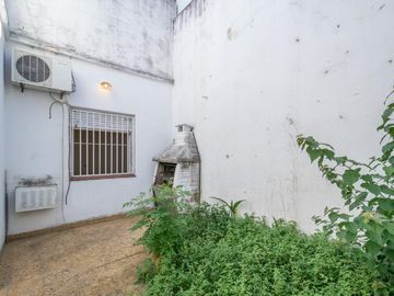 PH EN VENTA - Villa Urquiza con Patio-Parrilla-Terraza