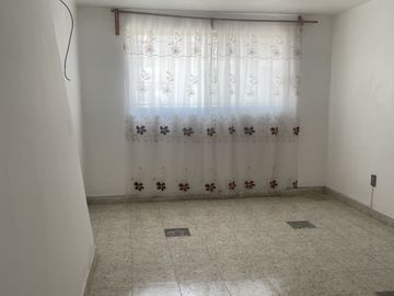 Casa amplia y en excelentes condiciones