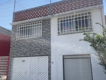 Casa amplia y en excelentes condiciones