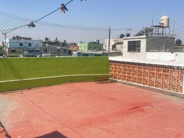 Casa amplia y en excelentes condiciones