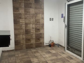 Casa amplia y en excelentes condiciones