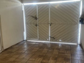 Casa amplia y en excelentes condiciones