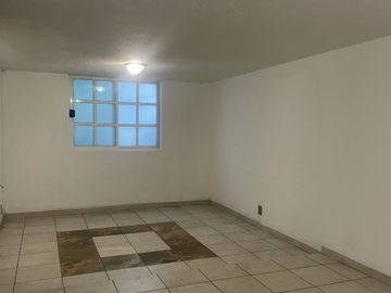 Casa amplia y en excelentes condiciones