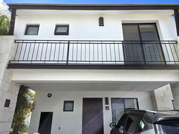CASA EN VENTA - TORRE DE PIEDRA GRAN RESERVA
