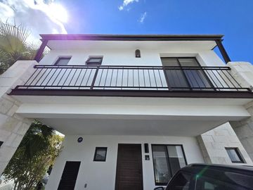 CASA EN VENTA - TORRE DE PIEDRA GRAN RESERVA