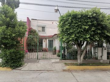 VENTA DE CASA EN VALLE DORADO