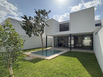 Casa en venta amueblada y equipada Mérida Yucatán, Privada Savara Conkal