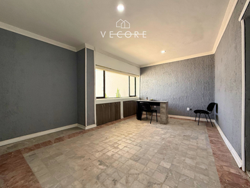 CASA EN VENTA A UNA CUADRA DEL PARQUE METROPOLITANO, ZAPOPAN